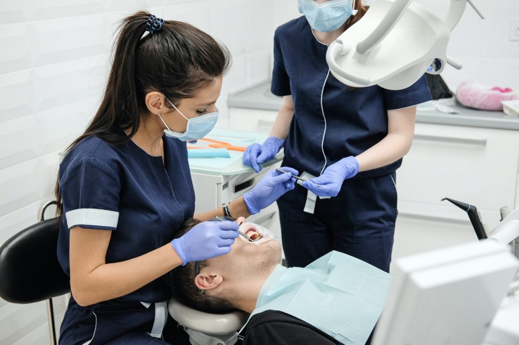 requisitos para abrir una clinica dental 1024x682
